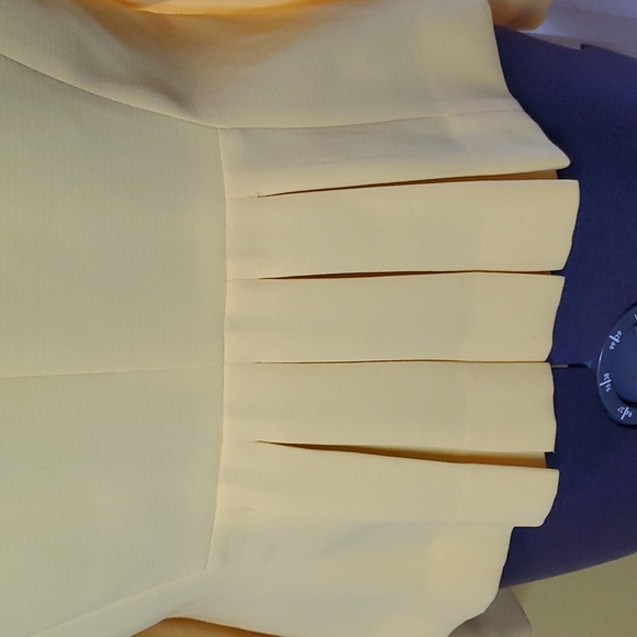 Calvin Klein Pale Yellow Peplum Hem 3 Button Blazer Size 10 - Picture 5 of 13